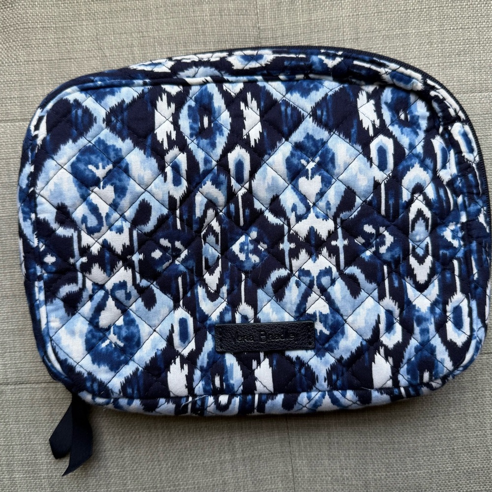 Vera Bradley Ikat Island Cord Organizer